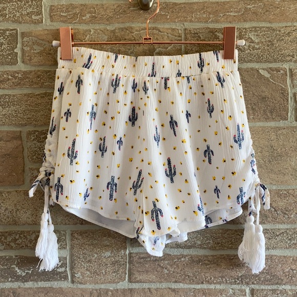 Forever 21 Pants - ❗️🌟HP🌟Forever 21 Cactus Shorts